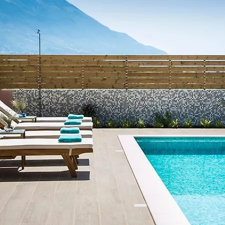 Sunshine Villa *